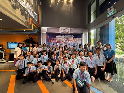Học sinh tham gia học tập, trải nghiệm tại trung tâm STEM TOWN