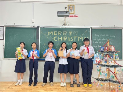 🎄Hoạt động giáng sinh và tổng kết học kỳ✨
Foreign Language Club – 外语俱乐部