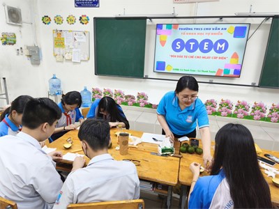 🔬 CLB: STEM KHTN: 💡 Đèn dầu từ vỏ cam – giải cứu ngày cúp điện