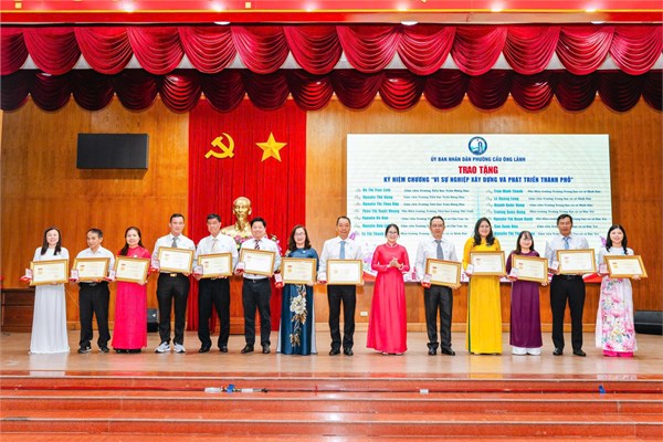 ✨ Đơn vị xuất sắc dẫn đầu khối thi đua THCS🏆