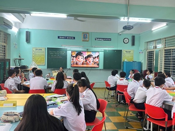 Chuyên đề cấp Trường với chủ đề: “Ứng dụng hình lăng trụ đứng tam giác và tứ giác vào thực tế.”