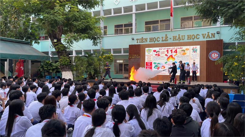 <a href="/hoat-dong-nha-truong/chuyen-de-tuyen-truyen-phong-chay-chua-chay-cuu-nan-cuu-ho-nam-2026/ct/11904/744986">Chuyên đề: Tuyên truyền Phòng cháy chữa cháy & cứu<span class=bacham>...</span></a>