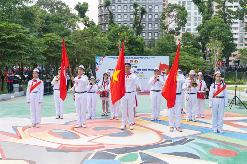 <a href="/lien-doi/lien-doi-thcs-colette-da-tham-gia-hoi-thi-nghi-thuc-doi-tieng-ken-doi-ta-phuong/ct/104660/742472">Liên đội THCS Colette đã tham gia Hội thi Nghi<span class=bacham>...</span></a>