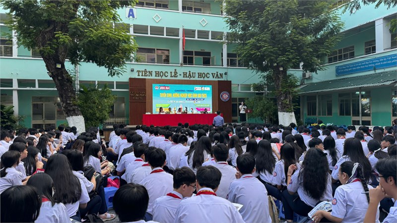 <a href="/thong-tin-tuyen-sinh-10/chuong-trinh-tuyen-sinh-huong-nghiep-hoc-sinh-sau-thcs-lan-thu-11-nam-hoc-2025/ct/93999/742463">Chương trình tuyển sinh, hướng nghiệp học sinh sau <span class=bacham>...</span></a>