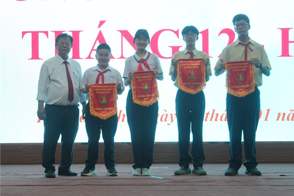 Liên Đội trường THCS Đặng Trần Côn tổng kết phong trào thi đua tháng 12 học kỳ I