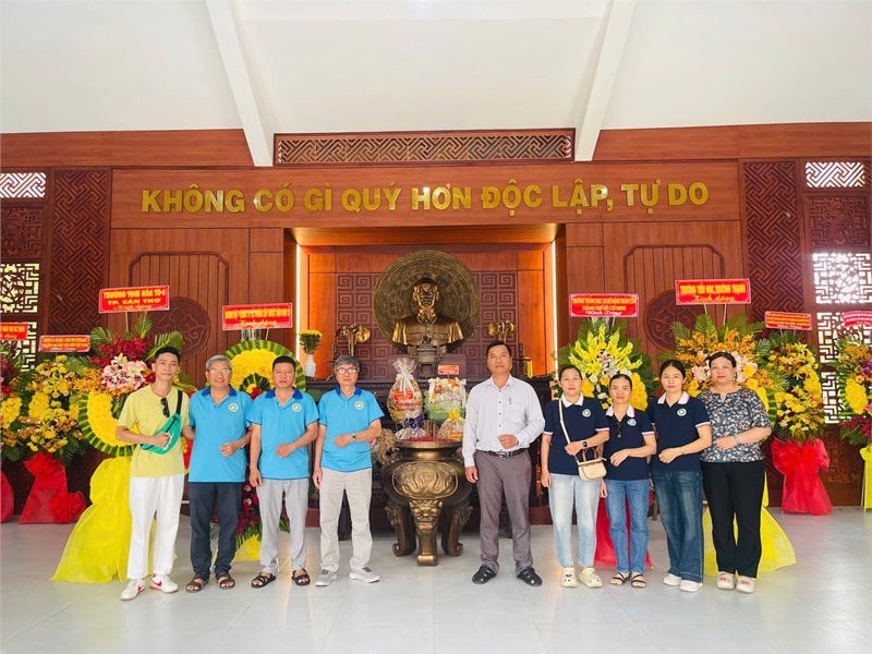 Học sinh trường THCS Đặng Trần Côn học tập trải nghiệm tại Trung ương Cục miền Nam