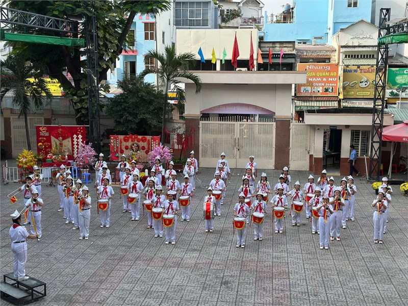 Tiết mục     Trống kèn    đặc biệt của Liên Đội trường THCS Độc Lập chuẩn bị tham dự Cấp Thành phố