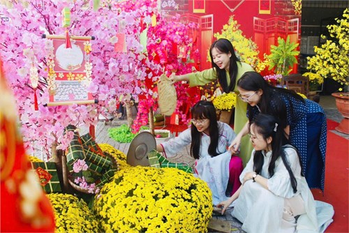 Góc phố ngày Tết - Xuân Bính Ngọ 2026