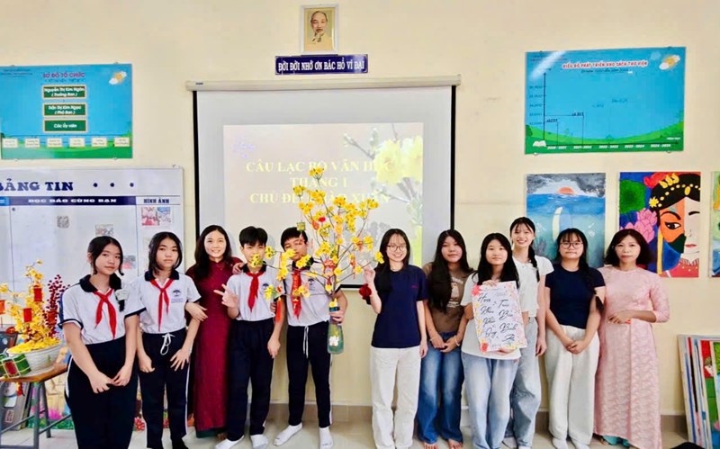 Rộn ràng sắc xuân cùng câu lạc bộ ngữ văn