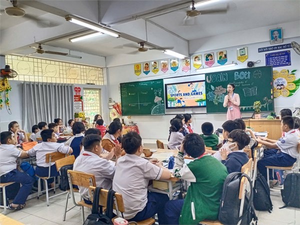 Tổ Tiếng Anh đã thực hiện chuyên đề: “Kết nối 2 bộ sách Tiếng Anh Friend Plus và Global Success trong dạy kĩ năng viết Profile nhân vật qua trải nghiệm thực tế”