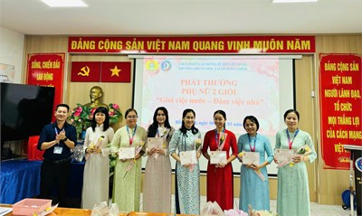 Họp mặt kỷ niệm ngày quốc tế phụ nữ 08/3 tại trường thcs đồng khởi, phường bến thành