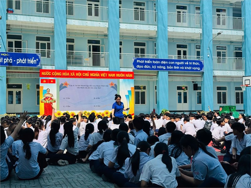 Ngày lễ trường thành Đội học sinh lớp 9 năm học 2025-2025