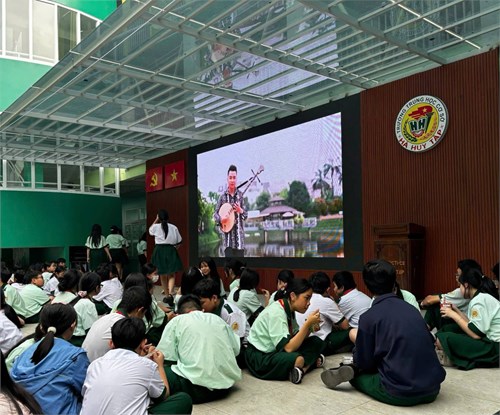 Giờ chơi không điện thoại: Giới thiệu nhạc cụ dân tộc.