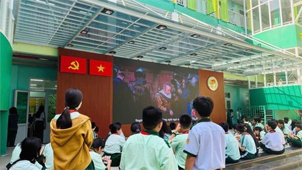 Giờ chơi không điện thoại: Hai vạn dặm duới đáy đại dương