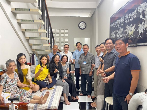 Công đoàn Trường THCS Hai Bà Trưng tổ chức thăm hỏi cha mẹ công đoàn viên nhân dịp Xuân Bính Ngọ 2026