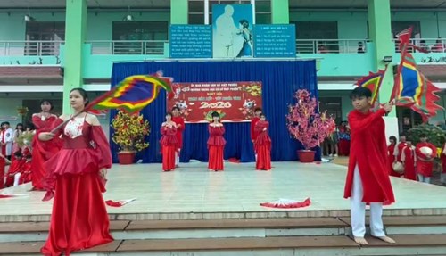 Tiết mục múa mashup Tây Sơn bước chân hào kiệt + Nam quốc sơn hà - lớp 8a11