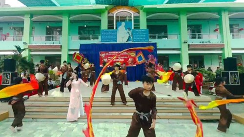 Mashup Bài ca đất phương Nam - cô Hoàng Thị Bích Hảo, thầy Phạm Tấn Linh, lớp 8a6, 8a11