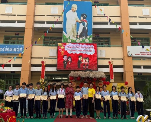 Lan tỏa yêu thương – Gìn giữ nét đẹp Tết cổ truyền tại Trường THCS Hồ Văn Long