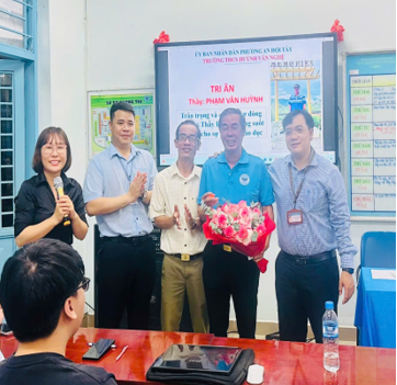 Ngày 06 tháng 01 năm 2026, Công đoàn Trường Trung học cơ sở Huỳnh Văn Nghệ tổ chức Lễ Tri ân chia tay giáo viên nghỉ hưu - Thầy Phạm Văn Huỳnh
