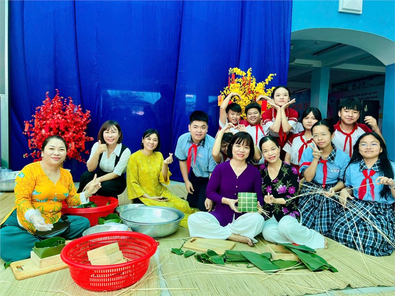 Ngày 03 tháng 02 năm 2026, Công đoàn Trường Trung học cơ sở Huỳnh Văn Nghệ tổ chức hoạt động   Gói bánh chưng - bánh tét  mừng Xuân Bính Ngọ 2026