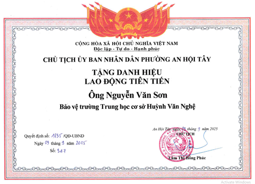 Anh Nguyễn Văn Sơn - Nhân viên Bảo vệ, được Chủ tịch Ủy ban nhân dân Phường An Hội Tây khen tặng danh hiệu  Lao động tiên tiến  theo Quyết định số 1835/QĐ-UBND ký ngày 09/09/2025