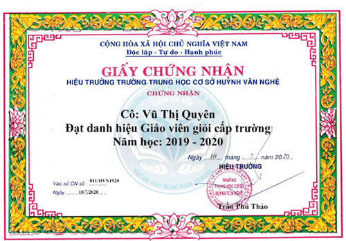 Cô Vũ Thị Quyên - Giáo viên, được Hiệu trưởng Trường Trung học cơ sở Huỳnh Văn Nghệ tặng giấy chứng nhận đạt danh hiệu  Giáo viên dạy giỏi  cấp trường năm học 2019-2020 ký ngày 10/07/2020