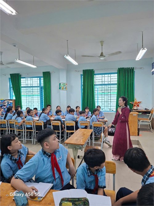 Thao giảng chuyên đề tháng 04/2026 - Ngữ văn 6 - Nói và nghe: Trình bày ý kiến về một vấn đề trong đời sống. (Giáo viên: Cô Lê Thị Thanh Ngân)