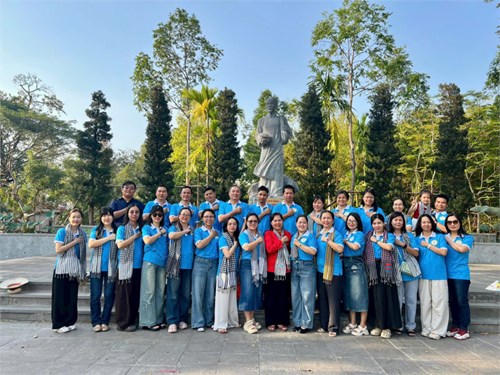 Chi bộ Trường THCS Lê Anh Xuân về nguồn tại Khu di tích Cụ Phó bảng Nguyễn Sinh Sắc