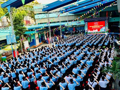 Lễ chào cờ Chào mừng Đại hội đại biểu lần thứ XIV của Đảng!