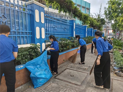 Chi đoàn giáo viên THCS Lê Lợi tổ chức hoạt động chào mừng Đại hội đại biểu lần thứ XIV của Đảng!