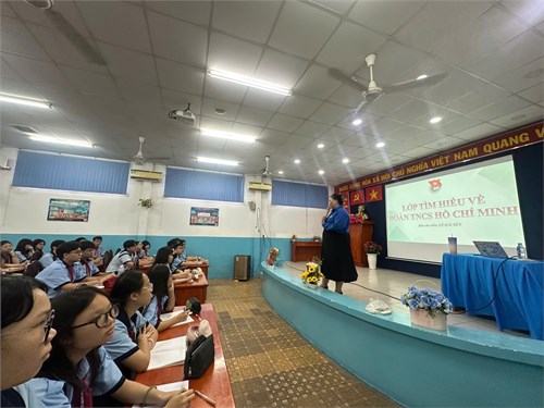 Lớp cảm tình Đoàn cho Đội viên, học sinh khối 9 năm học 2025 - 2026