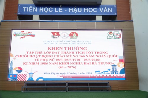 Tuyên dương các tập thể lớp xuất sắc trong chuỗi phong trào kỷ niệm 8/3