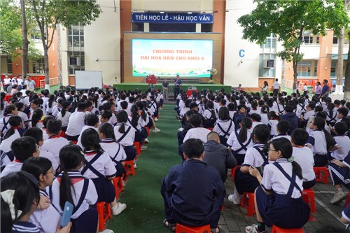 Rộn ràng Hội thi  Hái hoa dân chủ  - Khối 6 tự tin chinh phục kiến thức