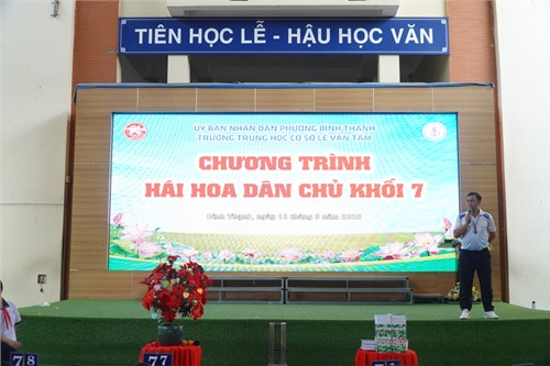 Khối 7 bứt phá kiến thức trong hội thi  Hái hoa dân chủ 