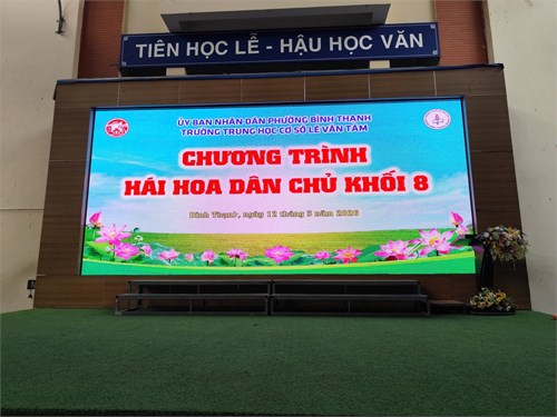 Khối 8 bùng nổ bản lĩnh tại hội thi  Hái hoa dân chủ 