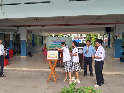 Chung tay hướng về đồng bào vùng lũ