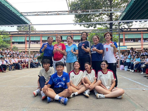 Hoạt động giao lưu bóng chuyền chào mừng ngày Giỗ Tổ Hùng Vương