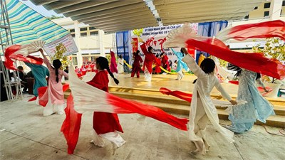 Tưng bừng hội xuân tại Trường THCS Long Hòa