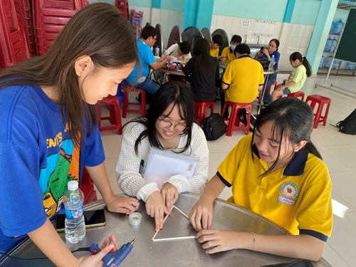 Toán học trong nghệ thuật – thực hành steam đầy sáng tạo tại câu lạc bộ