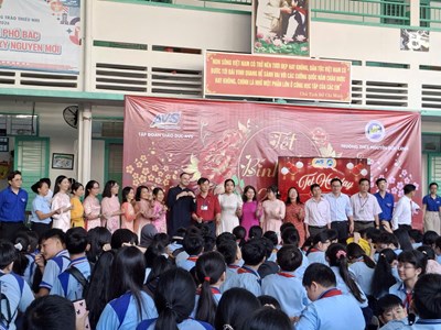 Phối hợp cùng tập đoàn giáo dục AVS tổ chức chuyên đề Tiếng Anh dưới sân trường với chủ đề  Tet Holiday  vào sáng thứ hai ngày 02/02/2026.