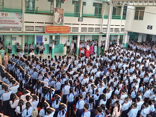 Sinh hoạt dưới cờ tuần 5