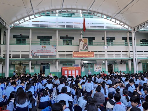 Sinh hoạt dưới cờ tuần 8