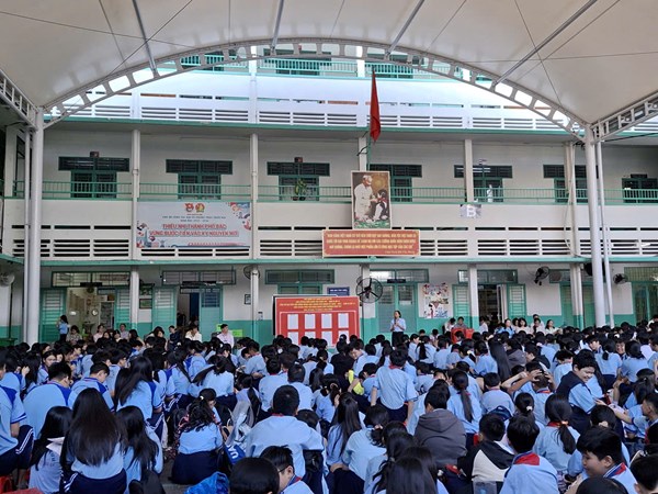 Sinh hoạt dưới cờ tuần 8