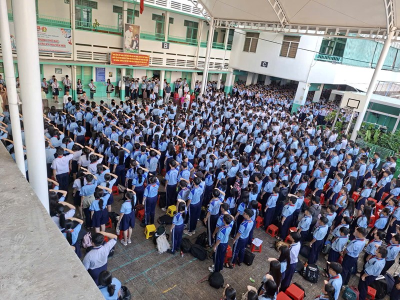 Sinh hoạt dưới cờ tuần 10