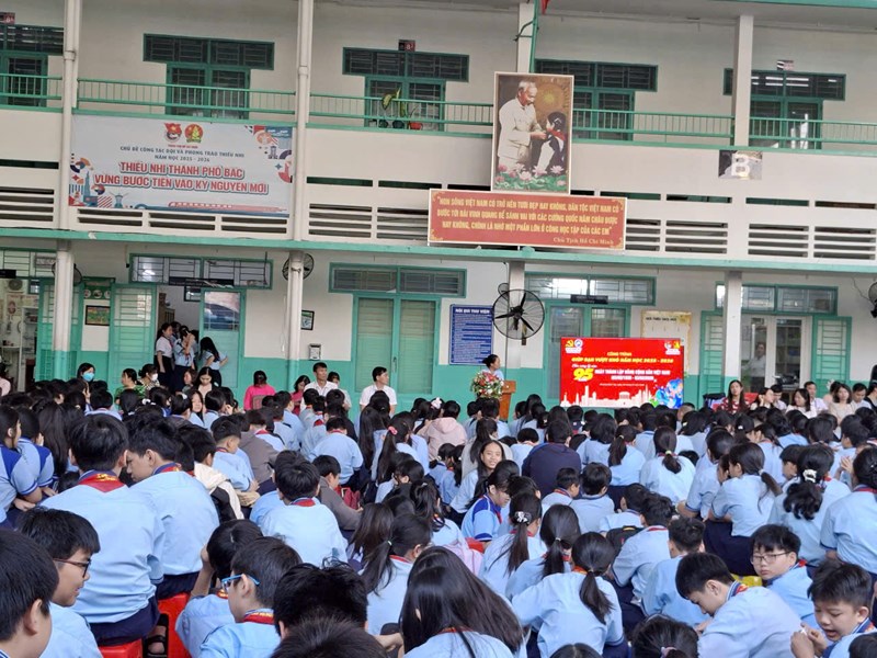 <a href="/chi-bo/cong-trinh-giup-ban-vuot-kho-nam-hoc-2025-2026-chao-mung-ki-niem-95-nam-ngay-th/ctfull/103003/736971">Công trình giúp bạn vượt khó năm học 2025 -<span class=bacham>...</span></a>