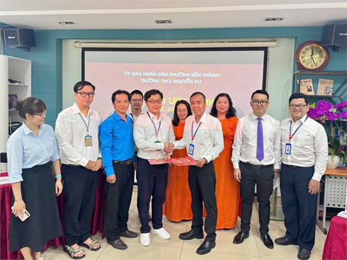 🌼Trường THCS Nguyễn Du tổ chức Hội nghị viên chức - người lao động năm học 2025-2026🌼