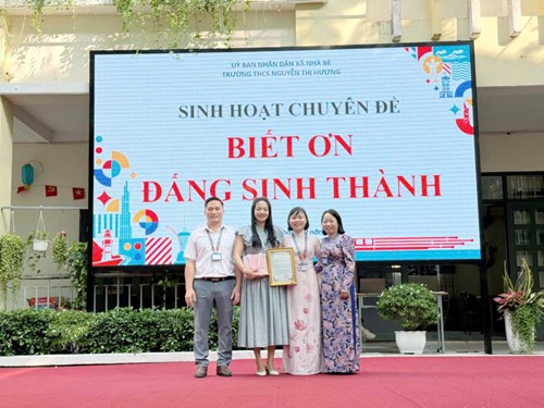 Trường THCS Nguyễn Thị Hương tổ chức chuyên đề  Biết ơn đấng sinh thành  đến với học sinh toàn trường do Tiến sĩ Nguyễn Thị Phương Lam - Chuyên gia tư vấn tâm lý thực hiện./.