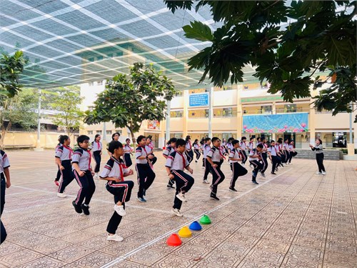 Hình ảnh giáo viên lên tiết thi giáo viên giỏi cấp trường năm học 2025 - 2026