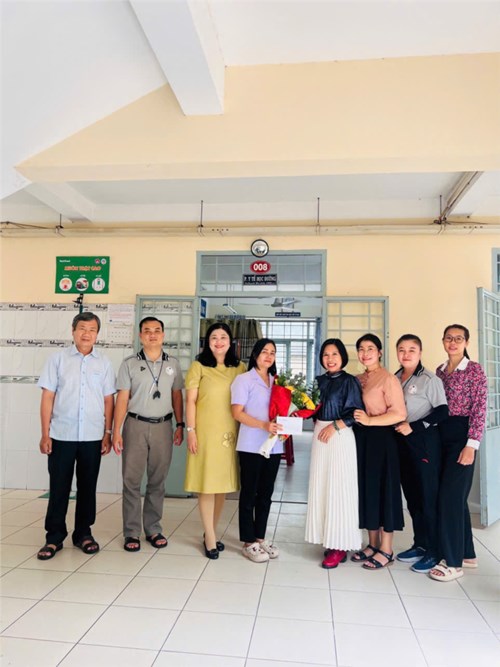 BGH, BCH Công đoàn nhà trường chúc mừng ngày Thầy thuốc Việt Nam 27.2 cho nhân viên Y tế trường