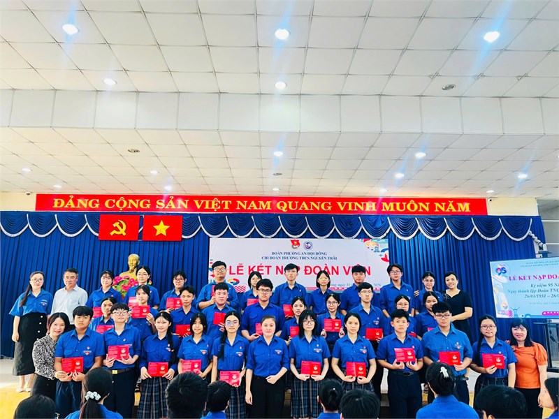 Lễ kết nạp đoàn viên mới cho học sinh khối 9 năm học 2025 - 2026